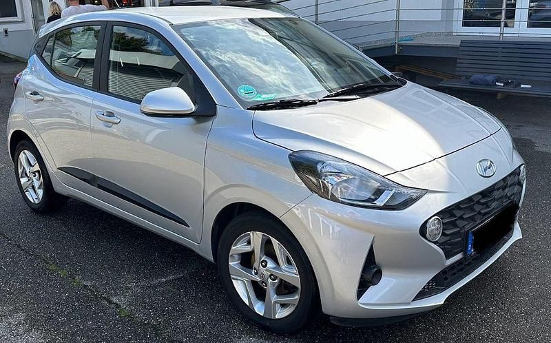 Silber Gebraucht 2022 Hyundai i10 Prime Kleinwagen | 14.107 € (Fairer Preis) - Bild 1/4