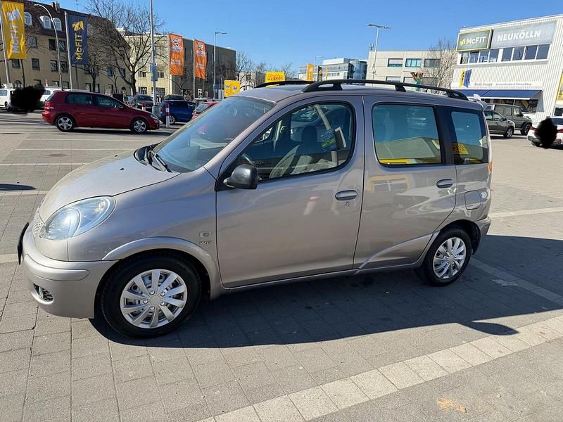 Gebraucht Toyota Yaris 86 PS (63 kW) 2003 Silber Kombi