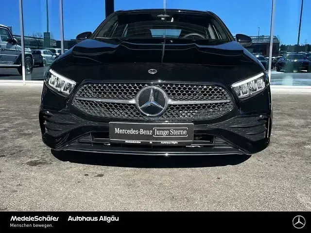 Gebraucht Mercedes A200 AMG 150 PS (110 kW) 2024 Lack kosmosschwarz Limousine