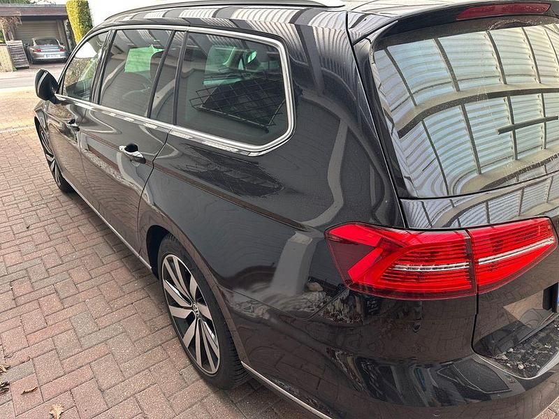 Gebraucht VW Passat Highline 220 PS (161 kW) 2018 Schwarz Kombi