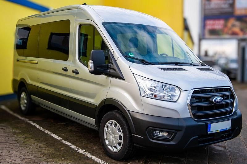 Używany Ford Transit Trend 131 KM (96 kW) 2022 Srebrny Kombi
