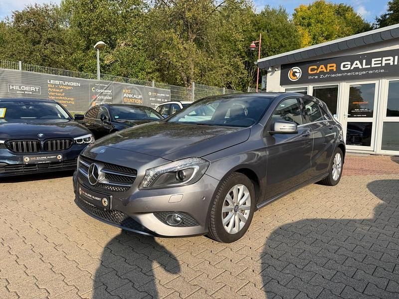 Gebraucht Mercedes A180 109 PS (80 kW) 2014 Grau Limousine