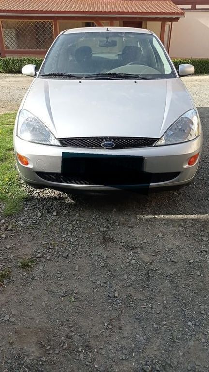 Grau Gebraucht 2001 Ford Focus Limousine | 1.250 € (Superpreis) - Bild 1/4