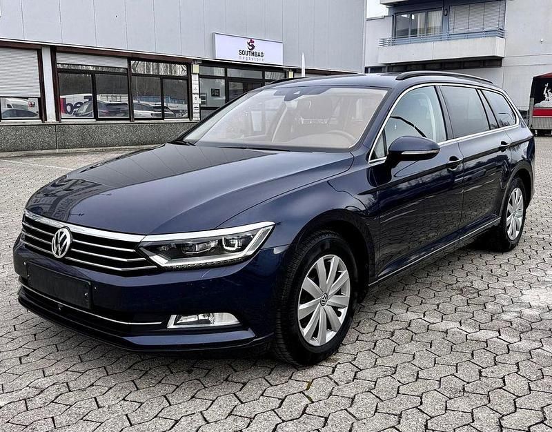 Gebraucht VW Passat Highline 120 PS (88 kW) 2015 Blau Limousine