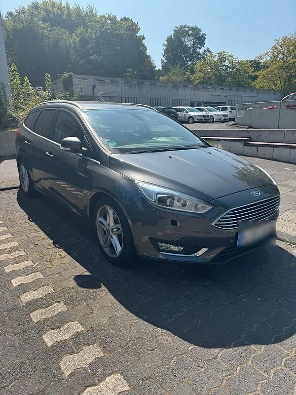 Gebraucht Ford Focus Titanium 125 PS (91 kW) 2018 Grau Kombi