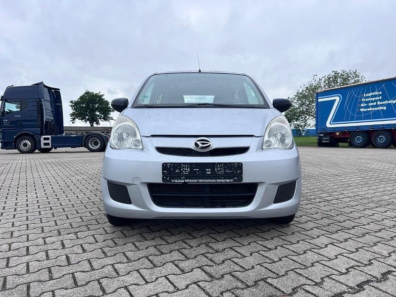 Gebraucht Daihatsu Cuore 70 PS (51 kW) 2009 Silber Kleinwagen