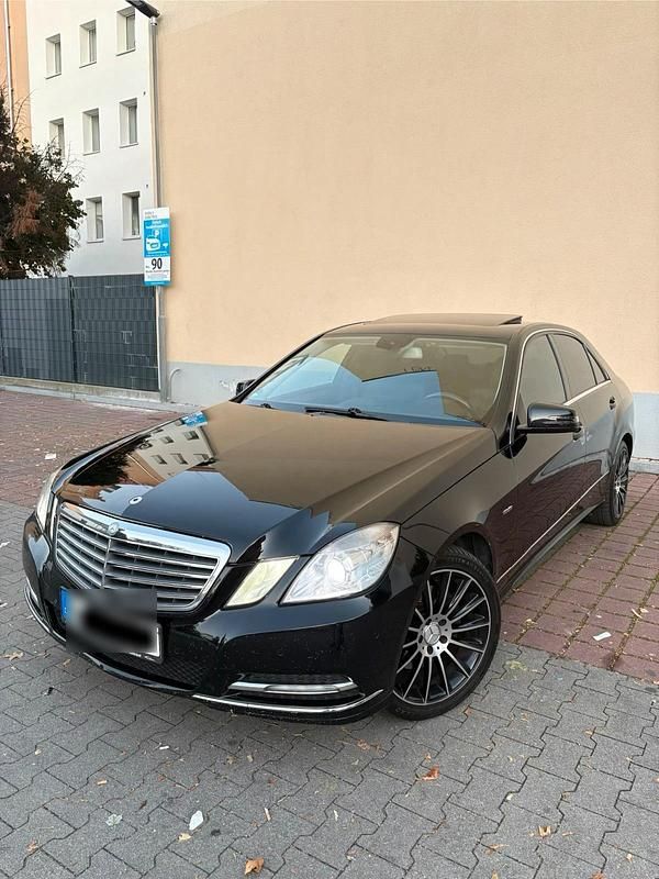 Schwarz Gebraucht 2011 Mercedes E300 Limousine | 10.100 € (Fairer Preis) - Bild 1/4