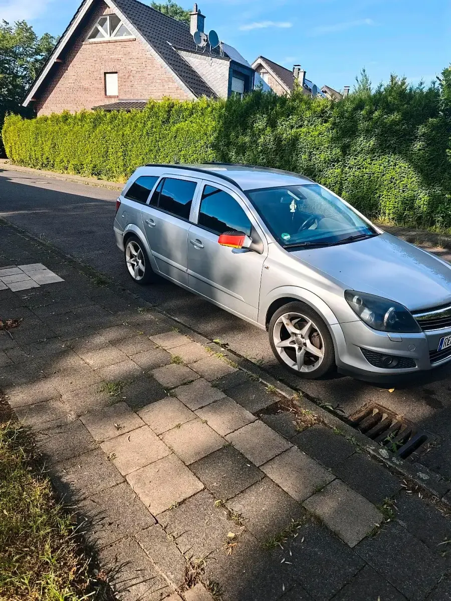 Gebraucht Opel Astra 116 PS (85 kW) 2008 Silber Kombi