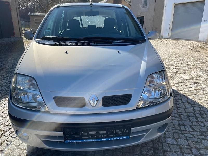 Gebraucht Renault Mégane 107 PS (78 kW) 2000 Silber Limousine