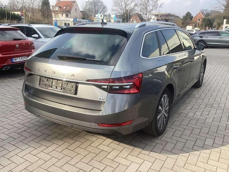 Gebraucht Skoda Superb Style 218 PS (160 kW) 2023 Graphitegrau metallic Kombi