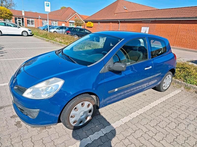 Używany Renault Clio III 75 KM (55 kW) 2008 Niebieski Hatchback