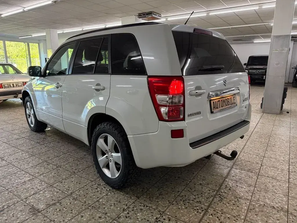 Gebraucht Suzuki Grand Vitara 129 PS (94 kW) 2011 Weiß SUV