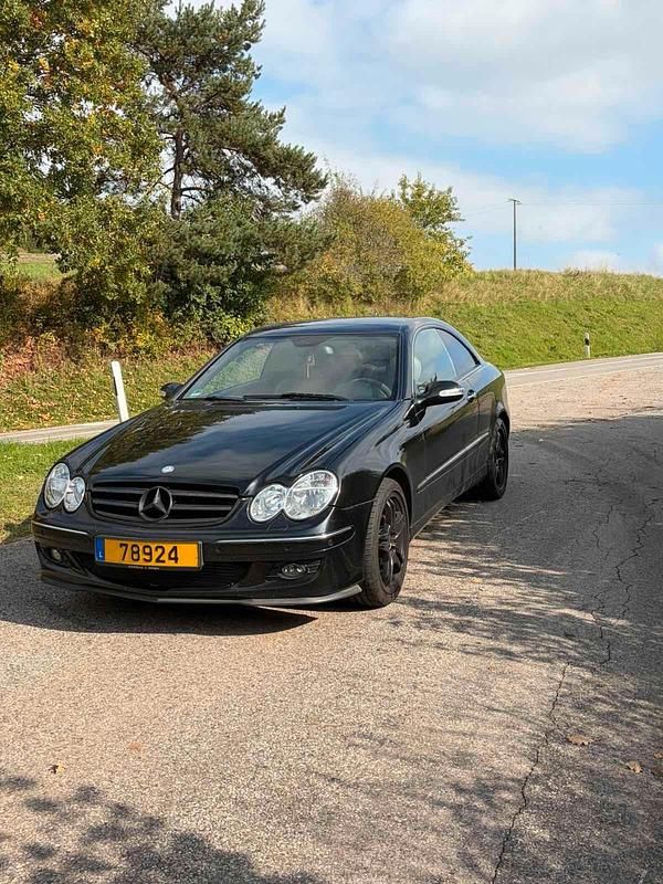 Schwarz Gebraucht 2007 Mercedes CLK220 Avantgarde Coupé | 9.800 € (Etwas zu teuer) - Bild 1/4