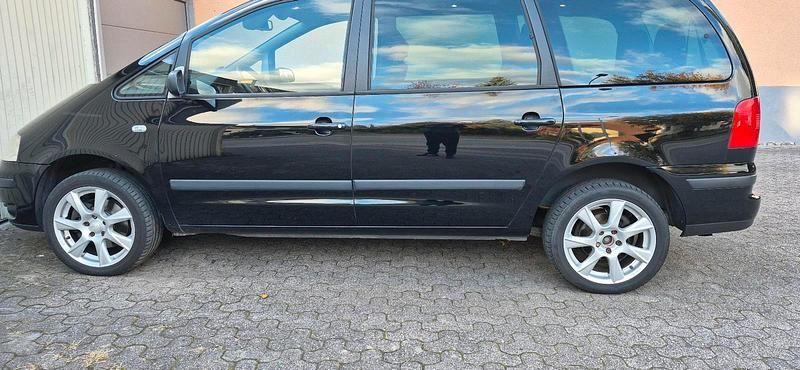 Schwarz Gebraucht 2002 VW Sharan Van / Kleinbus | 2.850 € (Etwas zu teuer) - Bild 1/4