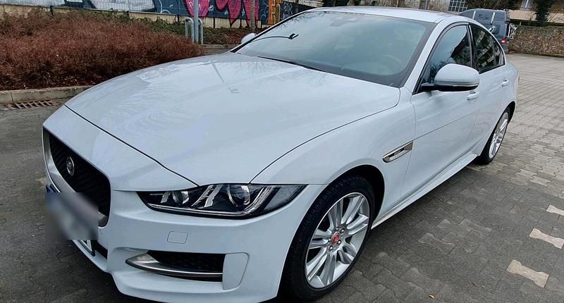 Weiß Gebraucht 2017 Jaguar XE Limousine | 18.900 € (Teuer) - Bild 1/4