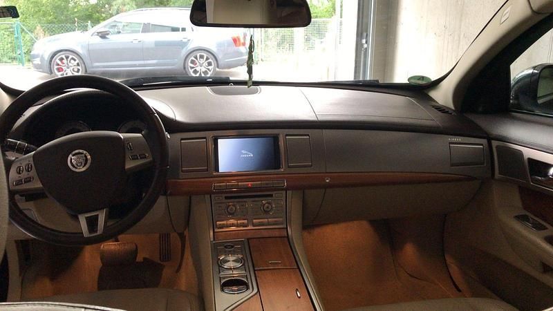 Gebraucht Jaguar XF Luxury 211 PS (155 kW) 2011 Grün Limousine