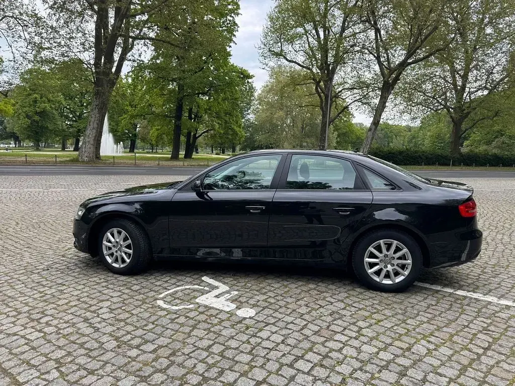 Gebraucht Audi A4 150 PS (110 kW) 2015 Schwarz Limousine