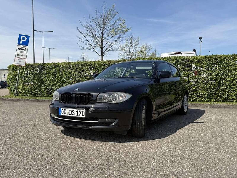 Gebraucht BMW 116 122 PS (89 kW) 2011 Schwarz Kleinwagen