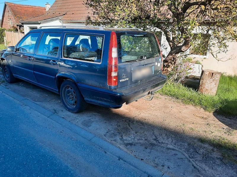 Usata Volvo V70 140 CV (102 kW) 1998 Verde Station wagon
