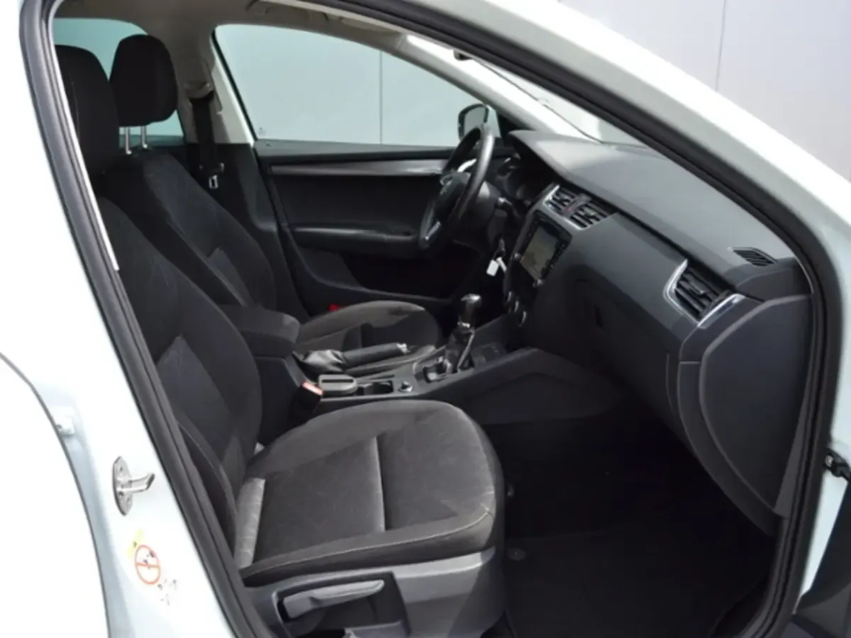 Gebraucht Skoda Octavia Clever 116 PS (85 kW) 2018 Laserweiss Kombi
