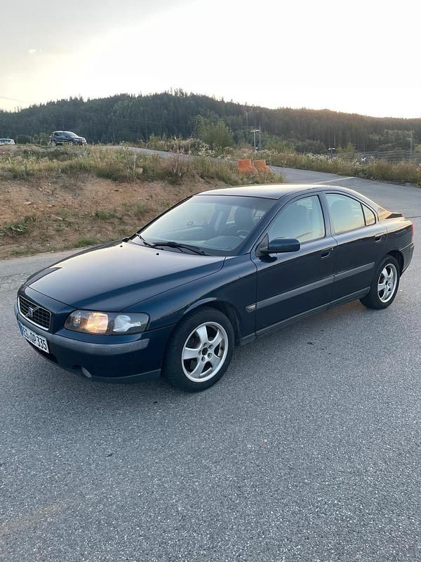 Blau Gebraucht 2004 Volvo S60 Limousine | 2.200 € (Superpreis) - Bild 1/4