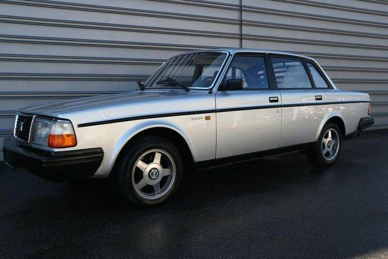Silber metallic Gebraucht 1985 Volvo 240 Limousine | 16.990 € - Bild 1/4