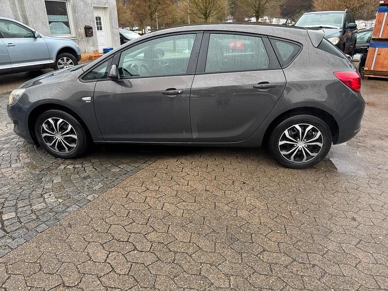 Gebraucht Opel Astra Selection 87 PS (63 kW) 2012 Grau Limousine