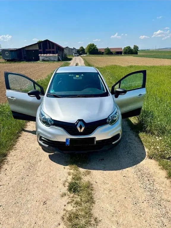 Używany Renault Captur 90 KM (66 kW) 2017 Srebrny SUV