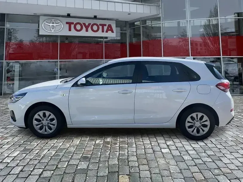 Gebraucht Hyundai i30 Pure 110 PS (80 kW) 2021 Weiß Limousine