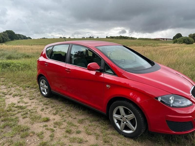 Rot Gebraucht 2009 Seat Altea Van / Kleinbus | 5.000 € (Fairer Preis) - Bild 1/4