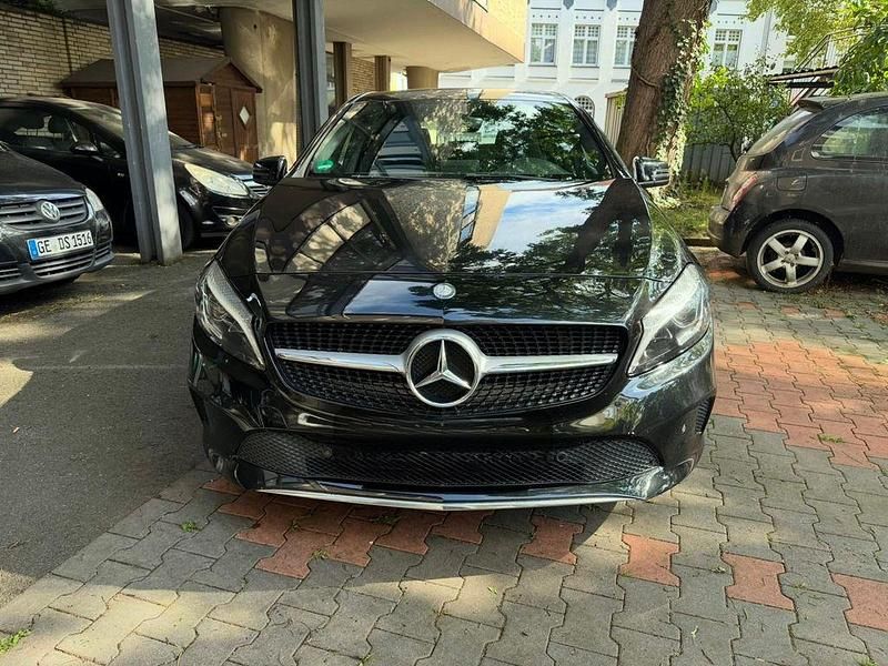 Schwarz Gebraucht 2015 Mercedes A200 Urban Limousine | 12.200 € (Guter Preis) - Bild 1/4