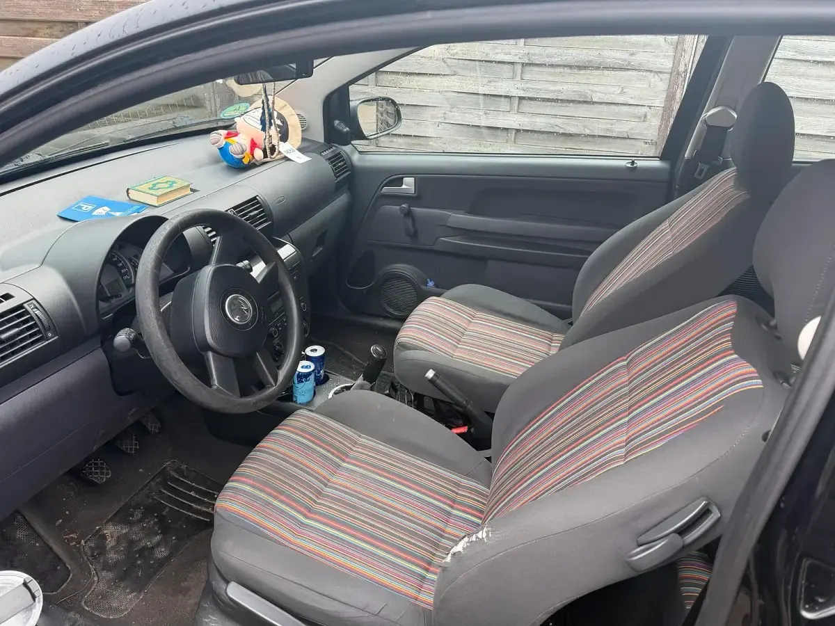 Gebraucht VW Fox 45 PS (33 kW) 2004 Schwarz Kleinwagen