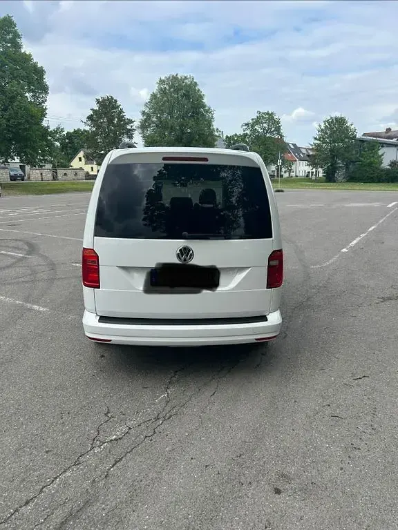 Używany VW Caddy Maxi 150 KM (110 kW) 2018 Biały Minivan