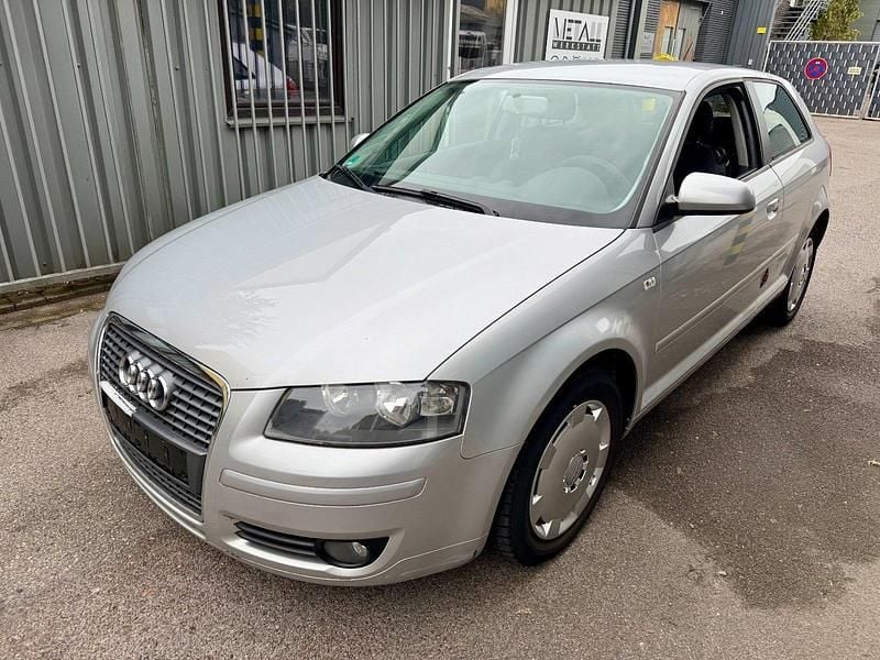 Grau Gebraucht 2006 Audi A3 Attraction Limousine | 2.750 € (Superpreis) - Bild 1/4