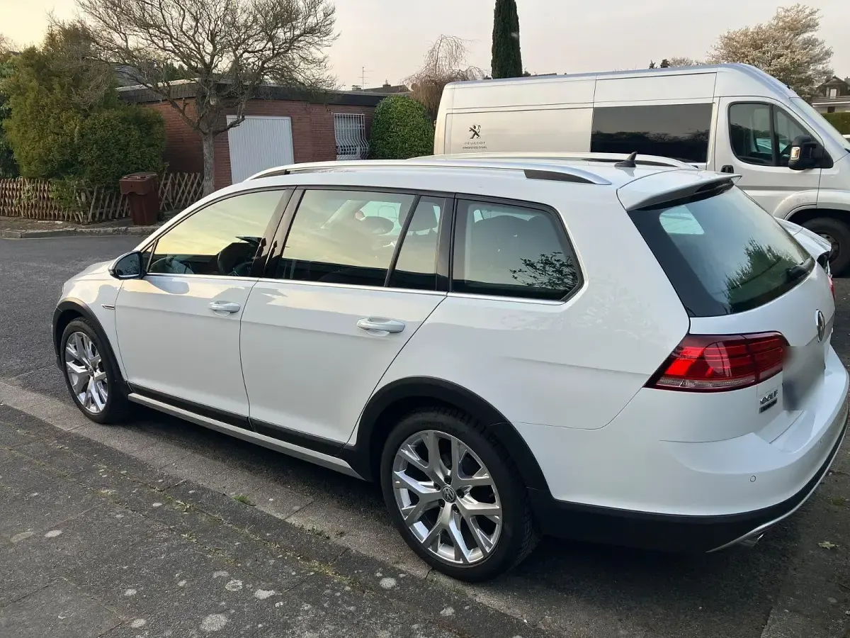 Używany VW Golf Alltrack 179 KM (131 kW) 2018 Biały Kombi