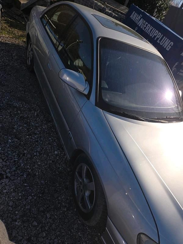 Second-hand Opel Omega 218 CP (160 kW) 2001 Argintiu Berlinǎ