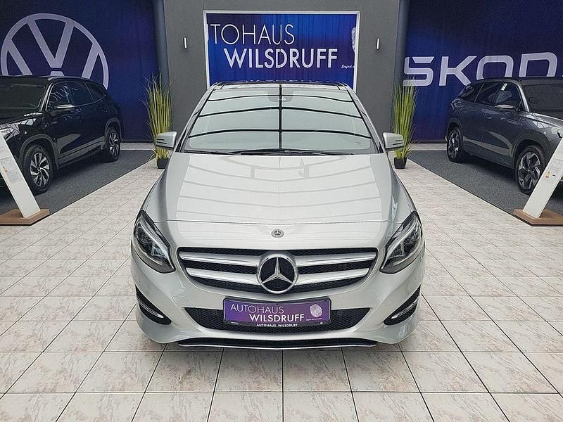 Gebraucht Mercedes B250 211 PS (155 kW) 2018 Polarsilber metallic Van / Kleinbus