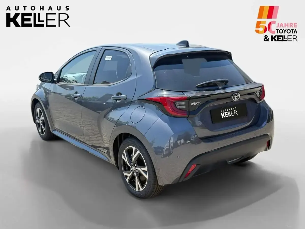 Neu Toyota Yaris 117 PS (86 kW) 2026 Grau Kleinwagen