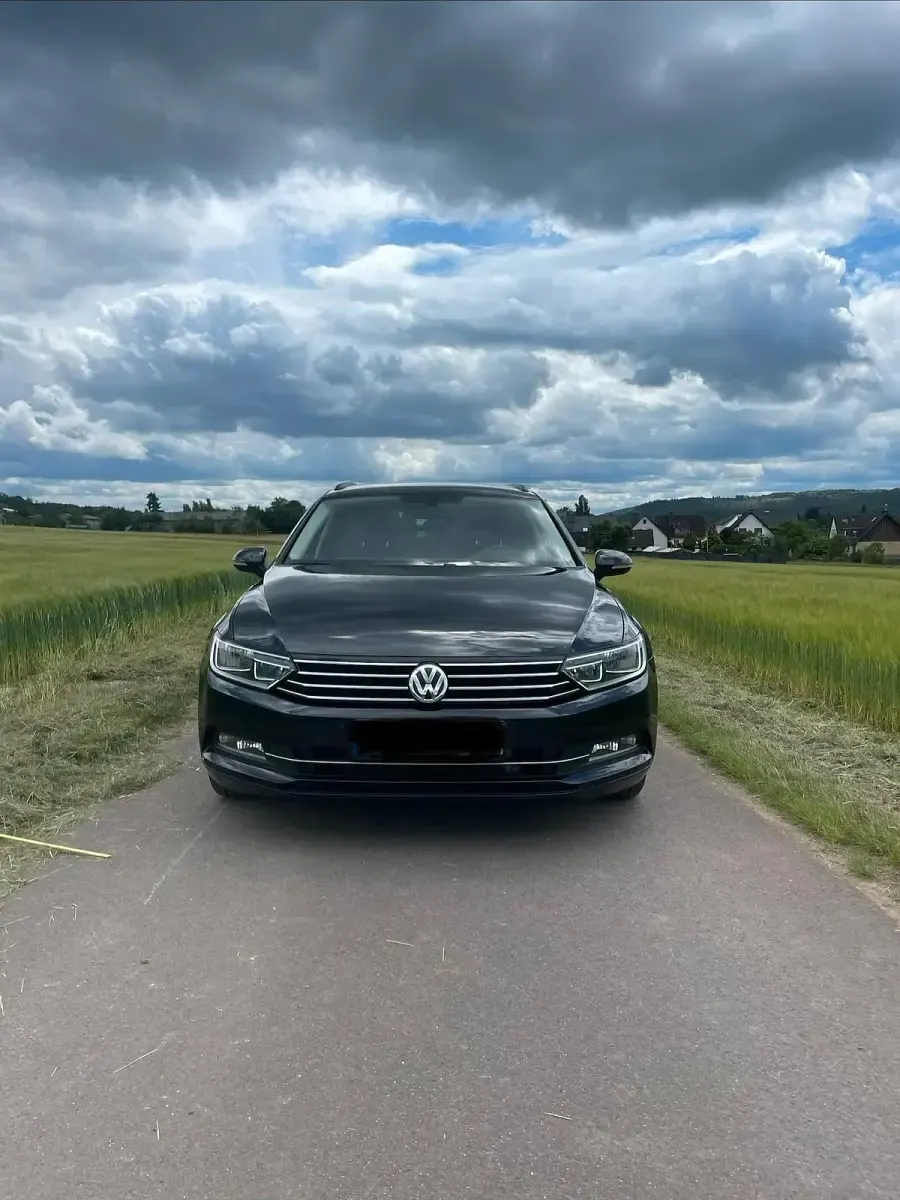 Gebraucht VW Passat Trendline 150 PS (110 kW) 2015 Schwarz Kombi