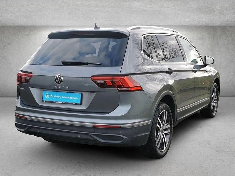 Gebraucht VW Tiguan Allspace Life 150 PS (110 kW) 2021 Platinum grey metallic SUV