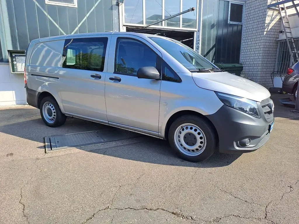Gebraucht Mercedes Vito 136 PS (100 kW) 2018 Silber Van