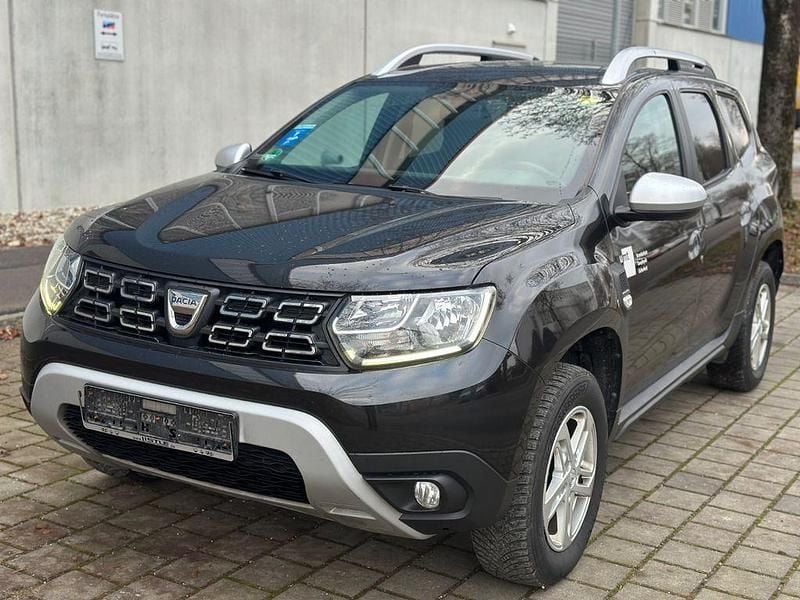 Schwarz Gebraucht 2009 Dacia Duster Prestige SUV | 8.700 € - Bild 1/4