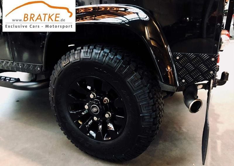 Gebraucht Land Rover Defender 122 PS (89 kW) 2013 Raven black Cabrio