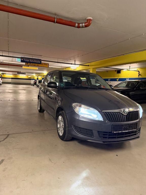 Gebraucht Skoda Fabia Active 75 PS (55 kW) 2012 Grau Limousine