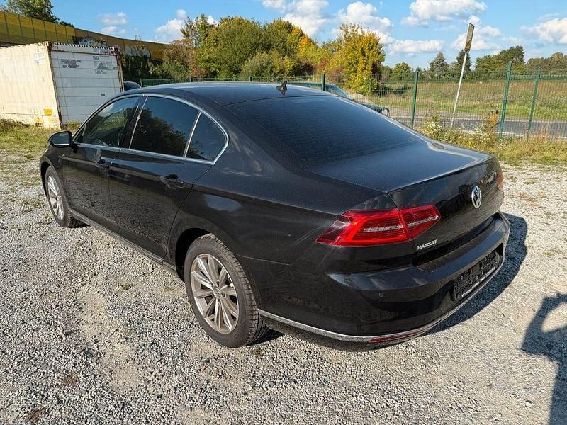 Gebraucht VW Passat Highline 150 PS (110 kW) 2018 Schwarz Limousine