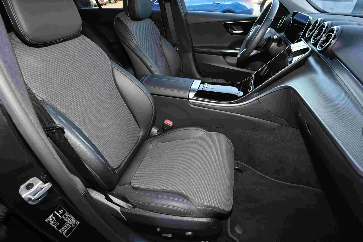Gebraucht Mercedes C180 Avantgarde 170 PS (125 kW) 2024 Metalliclack graphitgrau Kombi