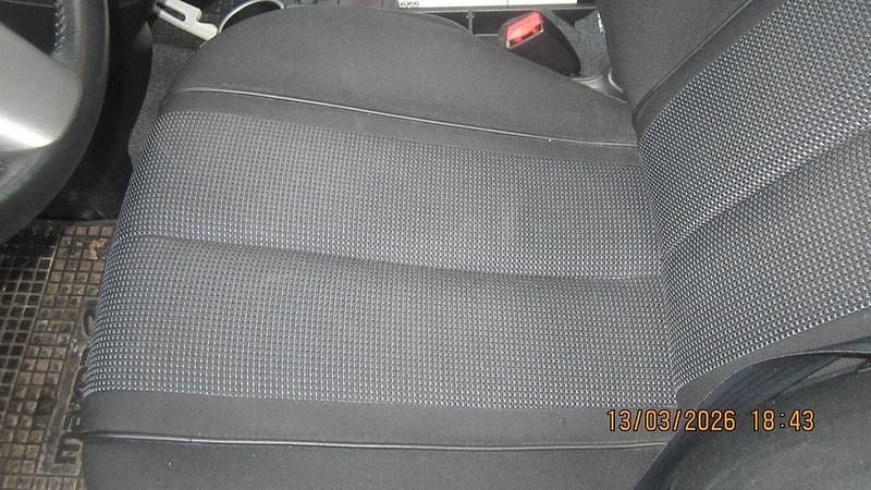 Gebraucht Mazda 2 Inclusive 86 PS (63 kW) 2008 Rot Kleinwagen