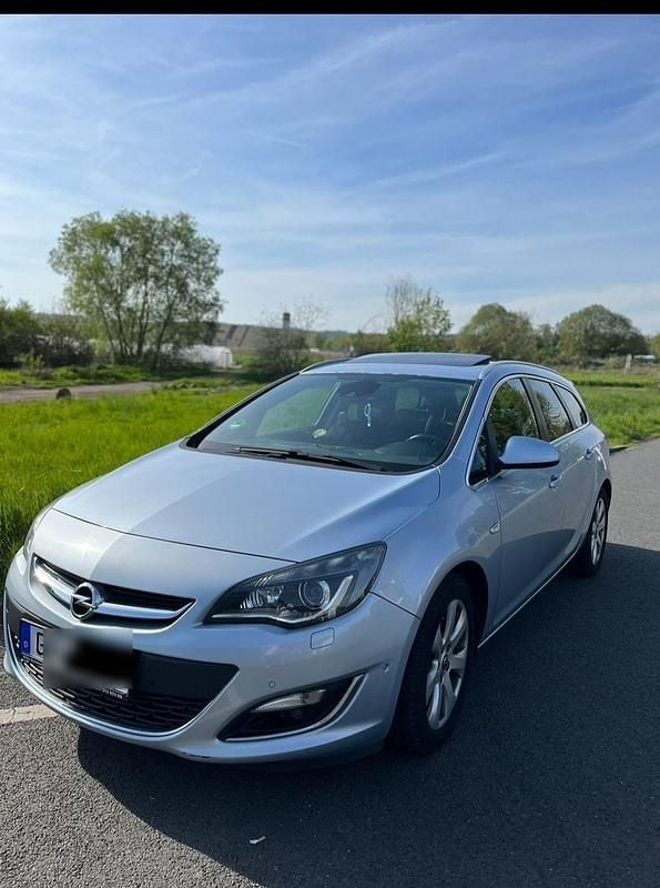 Andere außenfarben Gebraucht 2015 Opel Astra Kombi | 4.000 € (Fairer Preis) - Bild 1/4