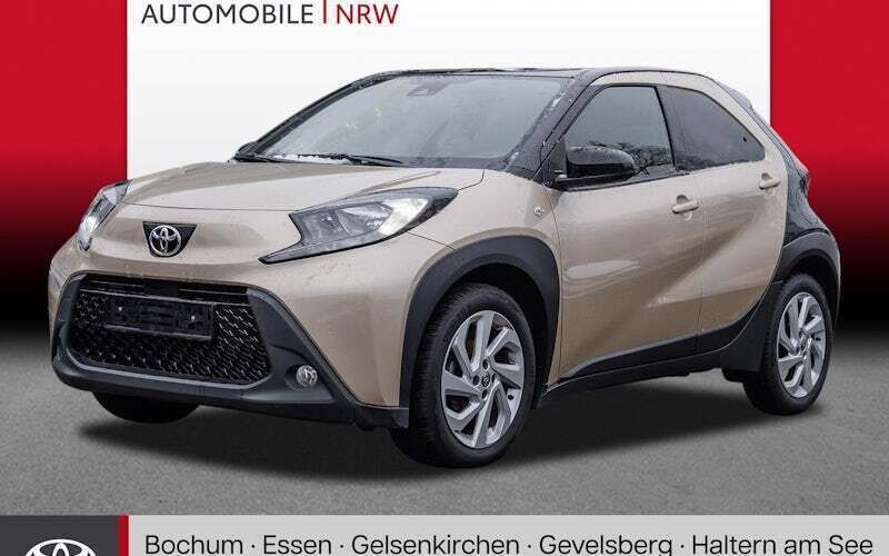 Beige Gebraucht 2023 Toyota Aygo Pulse Kleinwagen | 14.989 € (Fairer Preis) - Bild 1/4