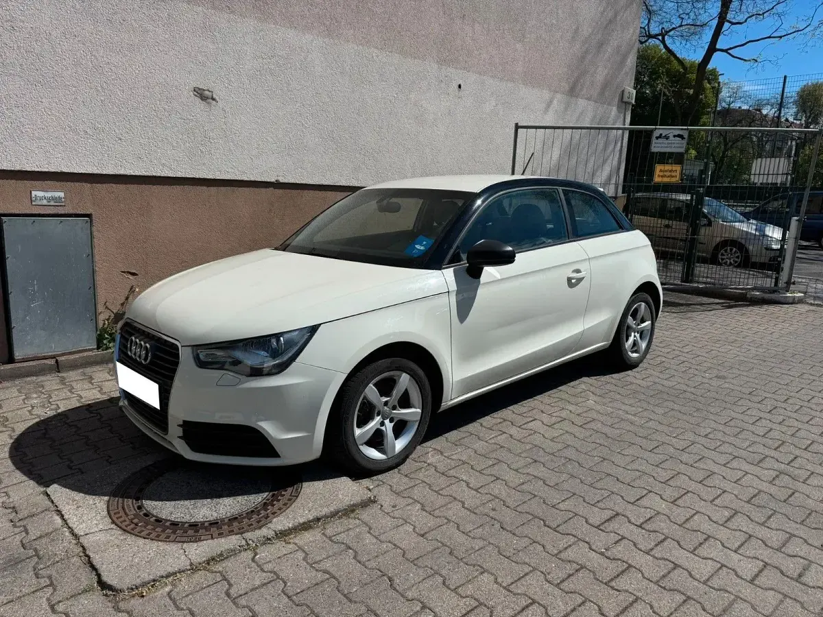 Gebraucht Audi A1 Attraction 105 PS (77 kW) 2012 Weiß Kleinwagen